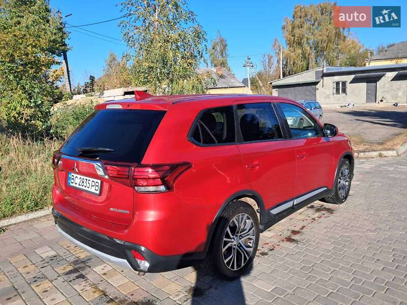 Внедорожник / Кроссовер Mitsubishi Outlander 2018 в Городке