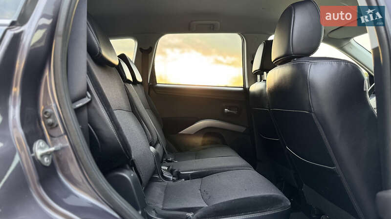 Внедорожник / Кроссовер Mitsubishi Outlander 2011 в Ровно