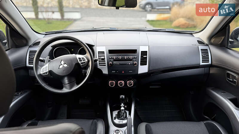 Внедорожник / Кроссовер Mitsubishi Outlander 2011 в Ровно