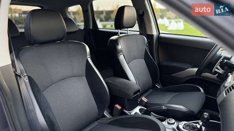 Внедорожник / Кроссовер Mitsubishi Outlander 2011 в Ровно