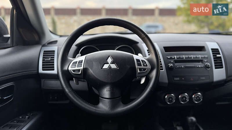 Внедорожник / Кроссовер Mitsubishi Outlander 2011 в Ровно
