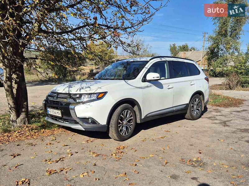 Позашляховик / Кросовер Mitsubishi Outlander 2015 в Томаківці фото 3 Позашляховик / Кросовер Mitsubishi Outlander 2015 в Томаківці