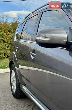 Внедорожник / Кроссовер Mitsubishi Outlander 2010 в 