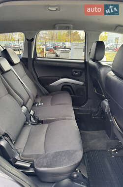 Внедорожник / Кроссовер Mitsubishi Outlander 2010 в 
