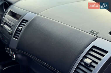 Внедорожник / Кроссовер Mitsubishi Outlander 2010 в 