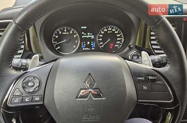 Внедорожник / Кроссовер Mitsubishi Outlander 2022 в 