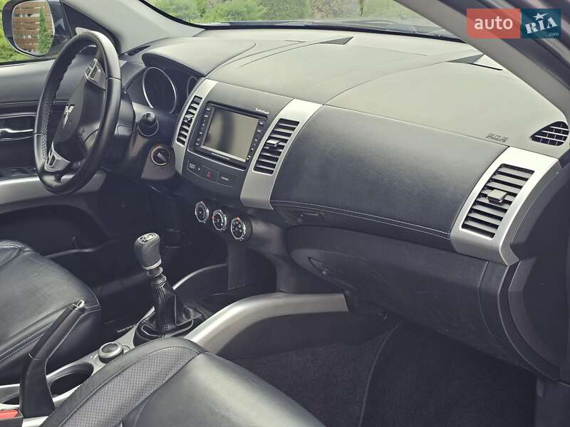 Позашляховик / Кросовер Mitsubishi Outlander 2011 в Стрию фото 29 Позашляховик / Кросовер Mitsubishi Outlander 2011 в Стрию