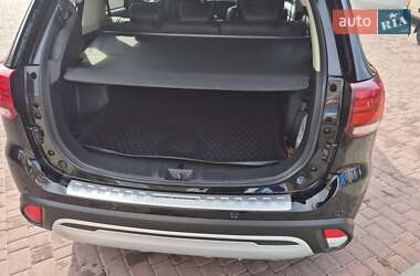 Внедорожник / Кроссовер Mitsubishi Outlander 2022 в 