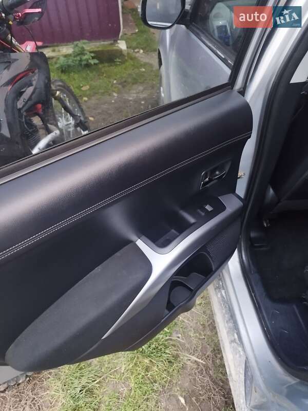 Позашляховик / Кросовер Mitsubishi Outlander 2011 в Кременці фото 6 Позашляховик / Кросовер Mitsubishi Outlander 2011 в Кременці