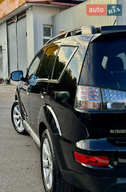 Внедорожник / Кроссовер Mitsubishi Outlander 2012 в 