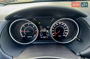 Внедорожник / Кроссовер Mitsubishi Outlander 2012 в 