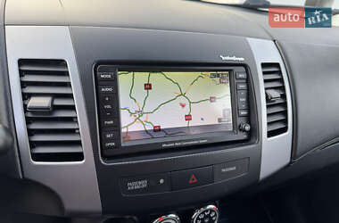 Внедорожник / Кроссовер Mitsubishi Outlander 2012 в 