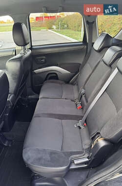 Внедорожник / Кроссовер Mitsubishi Outlander 2012 в 