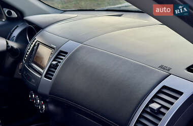 Внедорожник / Кроссовер Mitsubishi Outlander 2012 в 