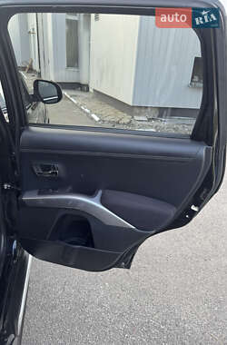 Внедорожник / Кроссовер Mitsubishi Outlander 2012 в 