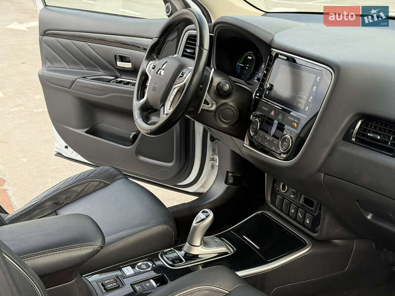 Позашляховик / Кросовер Mitsubishi Outlander 2018 в Києві фото 82 Позашляховик / Кросовер Mitsubishi Outlander 2018 в Києві