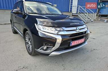 Позашляховик / Кросовер Mitsubishi Outlander 2016 в Чернівцях