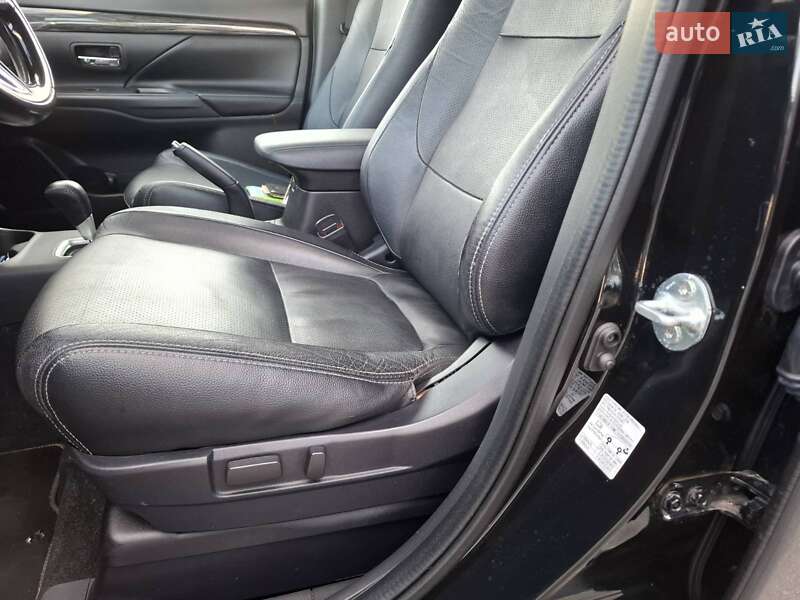 Внедорожник / Кроссовер Mitsubishi Outlander 2016 в Черновцах фото 15 Внедорожник / Кроссовер Mitsubishi Outlander 2016 в Черновцах