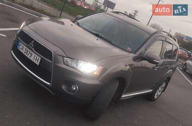 Позашляховик / Кросовер Mitsubishi Outlander 2010 в Києві