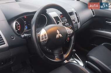 Внедорожник / Кроссовер Mitsubishi Outlander 2010 в 