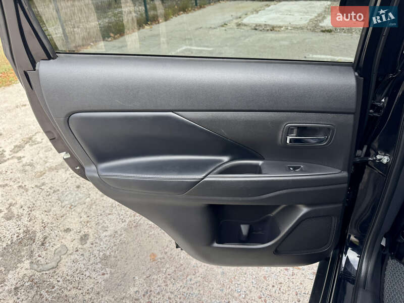 Позашляховик / Кросовер Mitsubishi Outlander 2018 в Києві фото 15 Позашляховик / Кросовер Mitsubishi Outlander 2018 в Києві
