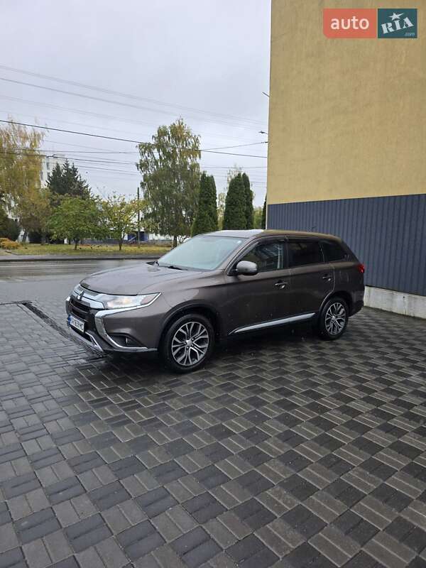 Позашляховик / Кросовер Mitsubishi Outlander 2015 в Хмельницькому фото 10 Позашляховик / Кросовер Mitsubishi Outlander 2015 в Хмельницькому