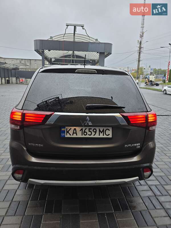 Позашляховик / Кросовер Mitsubishi Outlander 2015 в Хмельницькому фото 12 Позашляховик / Кросовер Mitsubishi Outlander 2015 в Хмельницькому