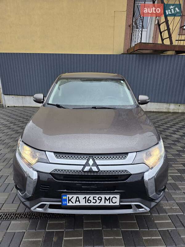 Позашляховик / Кросовер Mitsubishi Outlander 2015 в Хмельницькому фото 17 Позашляховик / Кросовер Mitsubishi Outlander 2015 в Хмельницькому