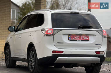 Внедорожник / Кроссовер Mitsubishi Outlander 2015 в 