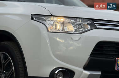 Внедорожник / Кроссовер Mitsubishi Outlander 2015 в 