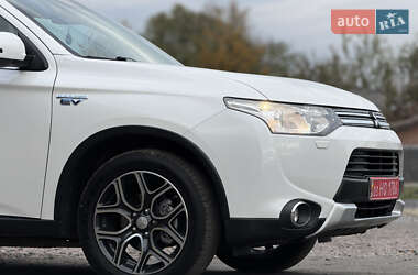 Внедорожник / Кроссовер Mitsubishi Outlander 2015 в 