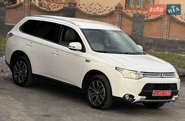 Внедорожник / Кроссовер Mitsubishi Outlander 2015 в 