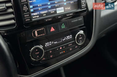 Внедорожник / Кроссовер Mitsubishi Outlander 2015 в 