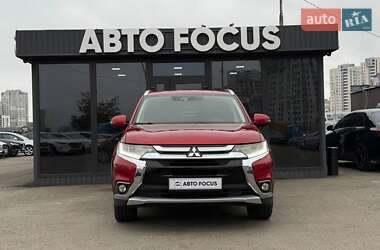 Внедорожник / Кроссовер Mitsubishi Outlander 2016 в 