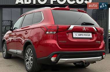 Внедорожник / Кроссовер Mitsubishi Outlander 2016 в 