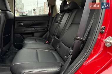Внедорожник / Кроссовер Mitsubishi Outlander 2016 в 