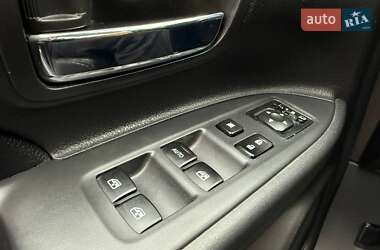 Внедорожник / Кроссовер Mitsubishi Outlander 2016 в 