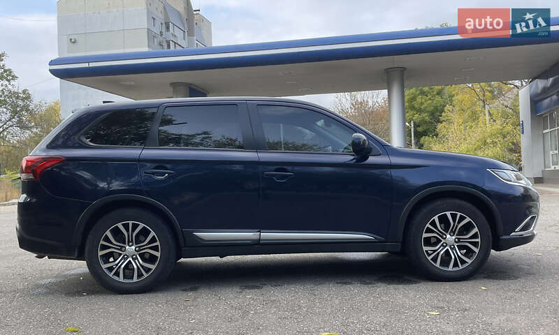 Внедорожник / Кроссовер Mitsubishi Outlander 2017 в Николаеве фото 4 Внедорожник / Кроссовер Mitsubishi Outlander 2017 в Николаеве