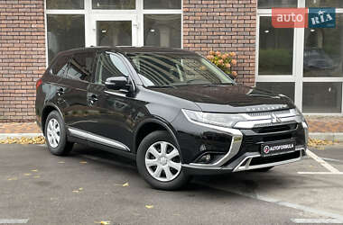 Позашляховик / Кросовер Mitsubishi Outlander 2021 в Києві