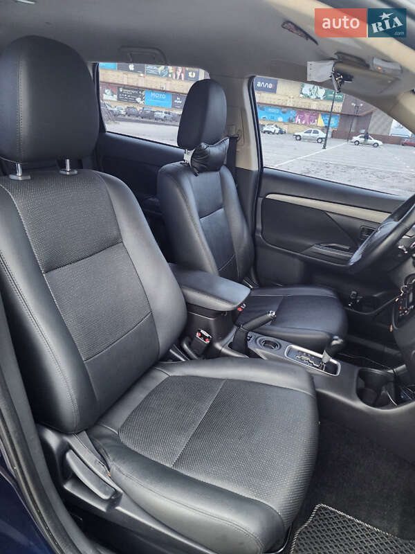 Позашляховик / Кросовер Mitsubishi Outlander 2012 в Харкові