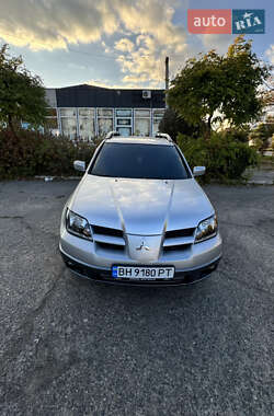 Внедорожник / Кроссовер Mitsubishi Outlander 2004 в  фото 3 Внедорожник / Кроссовер Mitsubishi Outlander 2004 в