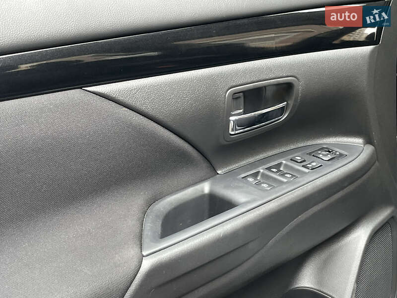 Внедорожник / Кроссовер Mitsubishi Outlander 2021 в Киеве фото 25 Внедорожник / Кроссовер Mitsubishi Outlander 2021 в Киеве