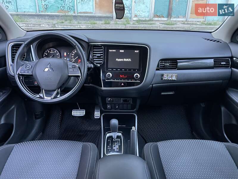 Внедорожник / Кроссовер Mitsubishi Outlander 2021 в Киеве фото 16 Внедорожник / Кроссовер Mitsubishi Outlander 2021 в Киеве