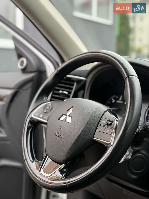 Позашляховик / Кросовер Mitsubishi Outlander 2016 в Самборі фото 46 Позашляховик / Кросовер Mitsubishi Outlander 2016 в Самборі