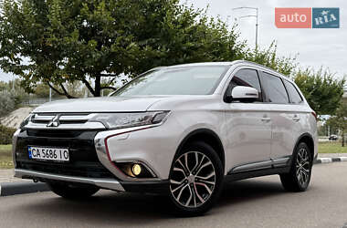 Позашляховик / Кросовер Mitsubishi Outlander 2015 в Києві