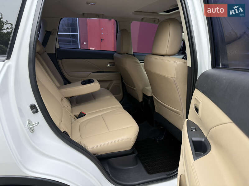 Позашляховик / Кросовер Mitsubishi Outlander 2015 в Києві фото 21 Позашляховик / Кросовер Mitsubishi Outlander 2015 в Києві