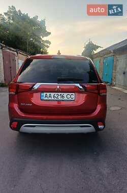Внедорожник / Кроссовер Mitsubishi Outlander 2019 в 