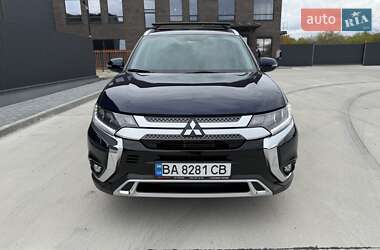 Внедорожник / Кроссовер Mitsubishi Outlander 2021 в 