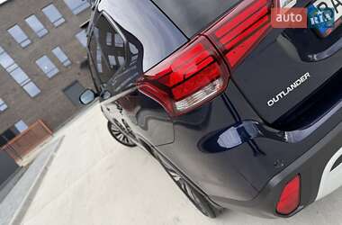 Внедорожник / Кроссовер Mitsubishi Outlander 2021 в 