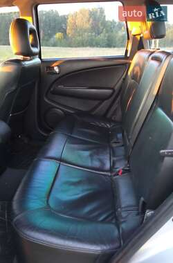 Внедорожник / Кроссовер Mitsubishi Outlander 2005 в  фото 7 Внедорожник / Кроссовер Mitsubishi Outlander 2005 в